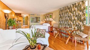 In-room safe, iron/ironing board, WiFi, bed sheets