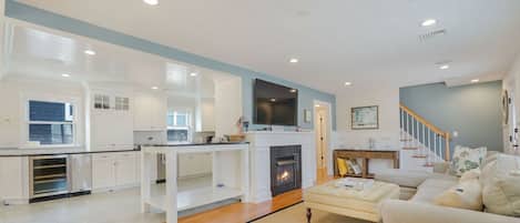 TV, fireplace, stereo