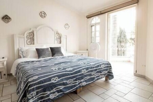 7 bedrooms, iron/ironing board, WiFi, bed sheets