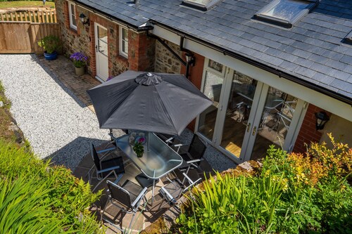 Strelna Coach House - Gateway to the Moor