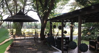 Amplio parque Villa (3 dormitorios) con vista a la montaña cerca del parque acuático Aqua Planet