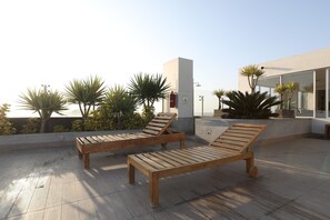 Sun deck - Moderno y cómodo departamento frente al malecón (Lima)
