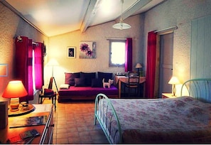 Iron/ironing board, free WiFi, bed sheets