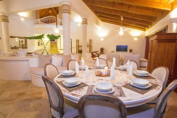 Villa, 4 chambres (4.5 Bathrooms) | Restauration dans la chambre