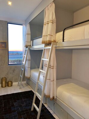 Premium bedding, iron/ironing board, free WiFi