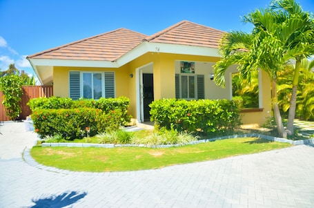 Detalhe da fachada. Villa at The Palms