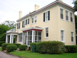 Exterior - Morehead Manor B&B (Durham)
