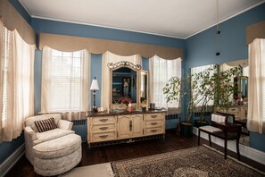 Rom – standard, 1 kingsize-seng, hageutsikt | Sengetøy av topp kvalitet, individuelt dekorert og strykejern/-brett