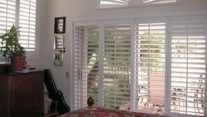 A bedroom with a bed, dresser, potted plant, and a window with blinds. - Cool Summers + Warm Winters on 18 Hole Golf Course (Escondido)