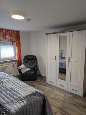 3 Schlafzimmer, Reisekinderbett, WLAN, Bettwäsche
