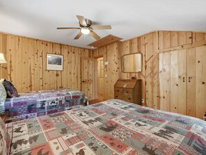 5 bedrooms, free Internet, bed sheets
