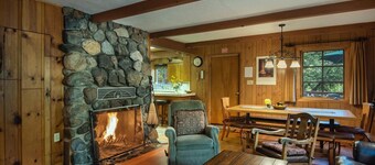 Bassett's Cabin est un bi-niveau, 1850 Sq