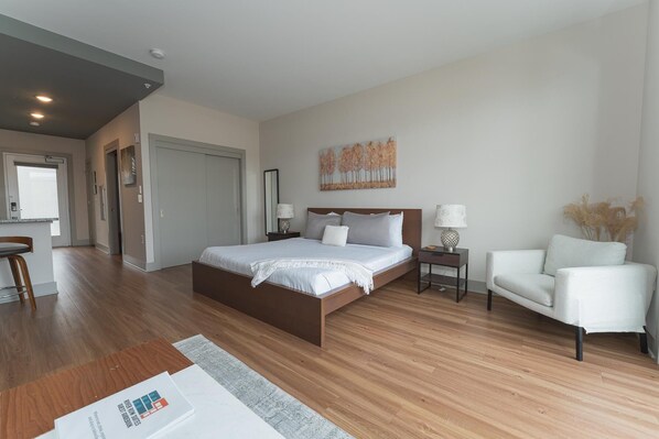 Iron/ironing board, WiFi, bed sheets