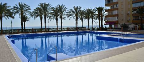 حمّام سباحة خارجي