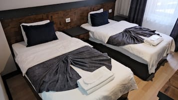 經典雙床房 | 迷你吧、書桌、熨斗/熨衫板、免費 Wi-Fi