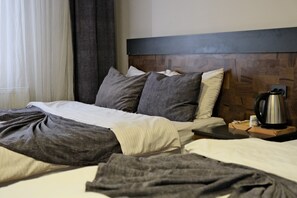 Family Room | Minibar, desk, soundproofing, iron/ironing board - Atlas Hotel (Erzurum)