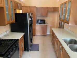 Family Villa, 3 Bedrooms, Non Smoking, Pool View | Private kitchen