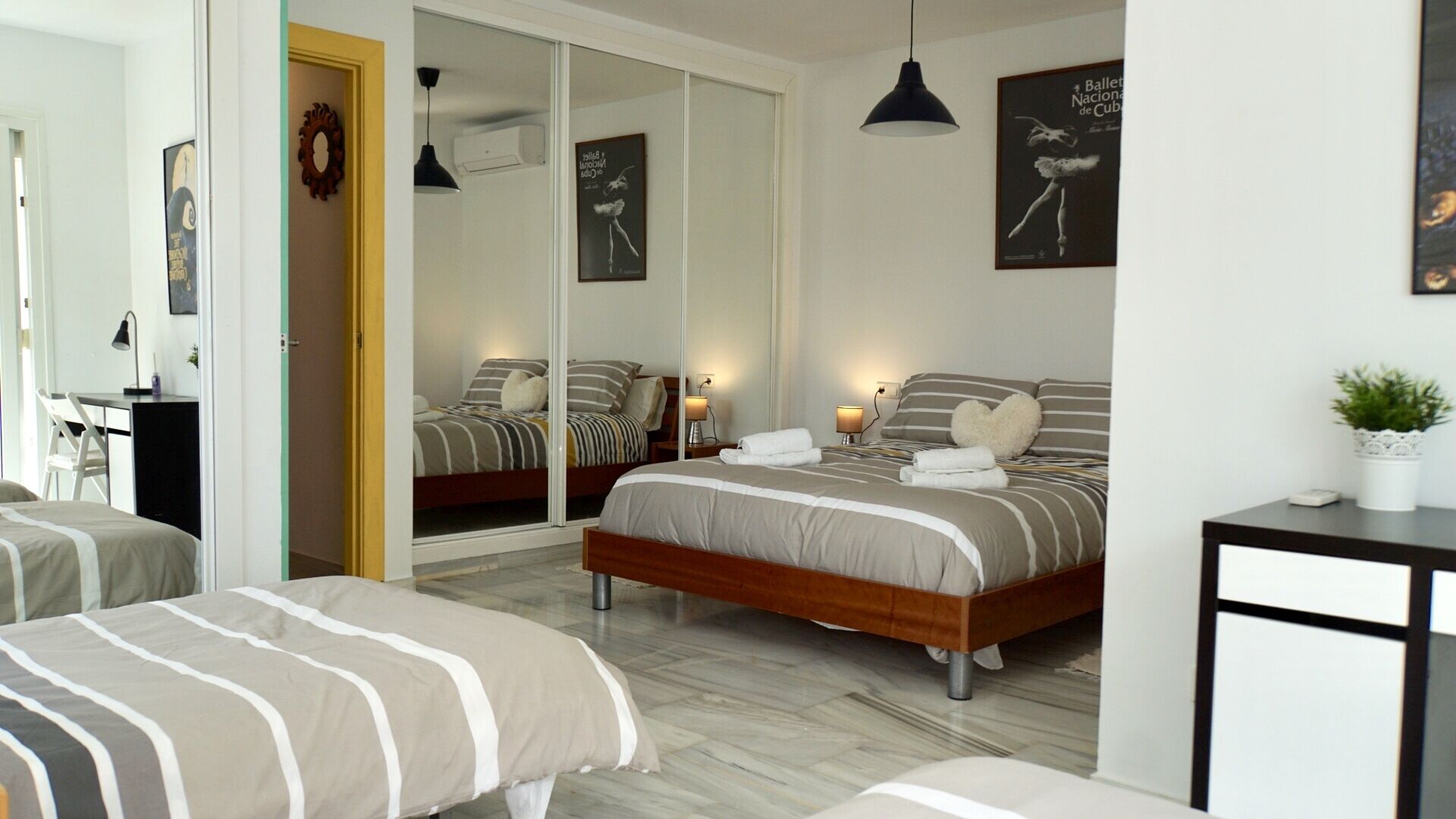 2 slaapkamers, een bureau