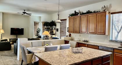 Ylellisyyttä golfkentällä, Mtn. Näkymä, lämmitetty uima-allas ja kylpylä, 1 taso 2 800 SQ. FT.