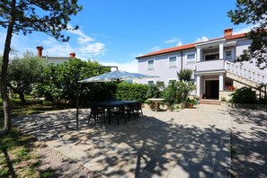 Outdoor dining - Apartment Villa Marica (60247-A3) (Silo - island Krk)