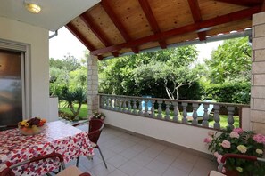 Outdoor dining - Apartment Villa Marica (60247-A3) (Silo - island Krk)