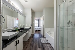 Hair dryer, towels, shampoo, toilet paper