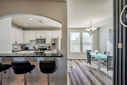 Beautiful spacious 6beds 3.5bath house
