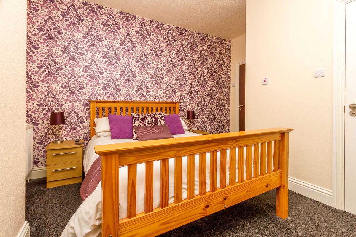 Double Room, Non Smoking, Refrigerator | Premium bedding, blackout drapes, iron/ironing board (on request), WiFi