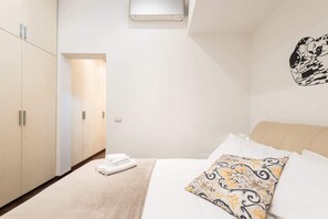 Apartment, 1 Bedroom | 1 bedroom, individually furnished, desk, laptop workspace - Art Gallery Apartment in Florence (Florence)