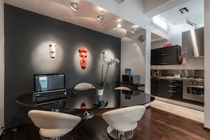 Appartement, 1 chambre | Cuisine privée | Grand réfrigérateur, four, plaque de cuisson, bouilloire électrique