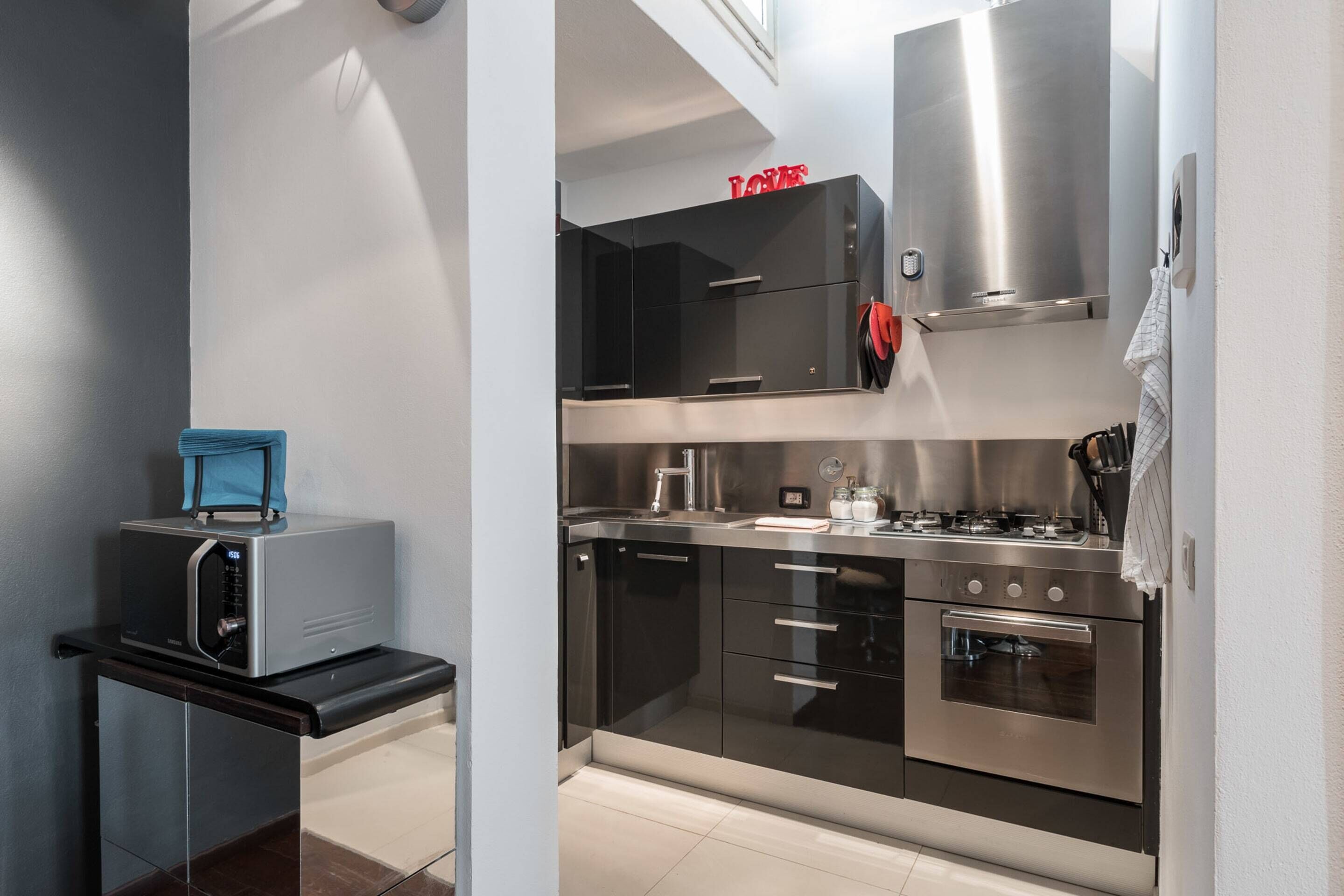 Apartment, 1 Bedroom | Dapur peribadi | Peti sejuk/penyejuk beku saiz penuh, ketuhar, dapur, cerek elektrik 