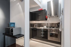 Apartment, 1 Bedroom | Private kitchen | Full-size fridge, oven, stovetop, electric kettle - Art Gallery Apartment in Florence (Florence)
