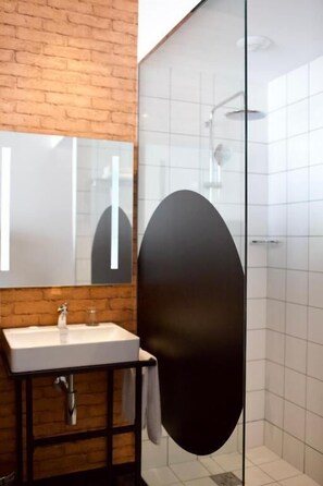 Douche, douche cascade, articles de toilette (gratuits)