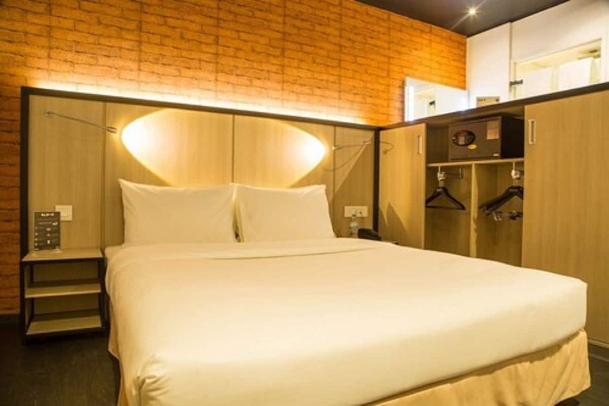 Caja de seguridad en la habitación y decoración personalizada