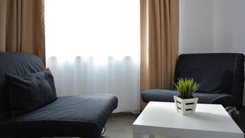 1 habitación, caja de seguridad en la habitación y escritorio