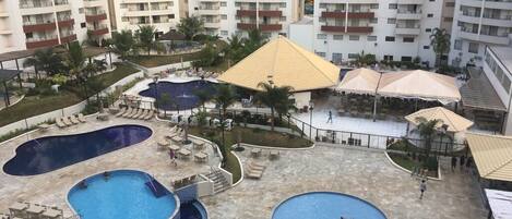 Piscine couverte, piscine extérieure