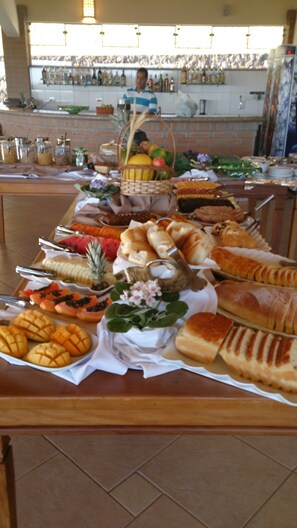 Breakfast buffet - Refúgio do Saci Hotel (Atibaia)