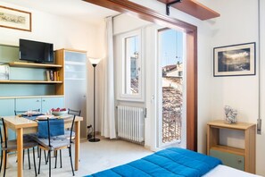 Iron/ironing board, WiFi - Comfortable studio perfect for 2 people is located just a few meters from Prato Della Valle and the Basilica of Sant’Antonio. Through the pedestrian street you can reach all the wonders of the city center. The area is full of shops, bars and restaurant (Padova)