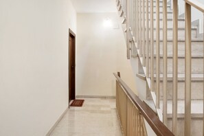 Interior - GuestHost - Comfortable studio perfect for 2 people is located just a few meters from Prato Della Valle and the Basilica of Sant’Antonio. Through the pedestrian street you can reach all the wonders of the city center. The area is full of shops, bars an (Padova)