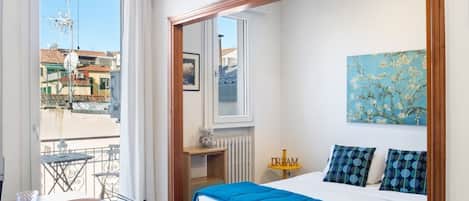 Iron/ironing board, WiFi