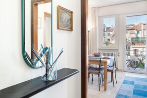 Dining - GuestHost - Comfortable studio perfect for 2 people is located just a few meters from Prato Della Valle and the Basilica of Sant’Antonio. Through the pedestrian street you can reach all the wonders of the city center. The area is full of shops, bars an (Padova)