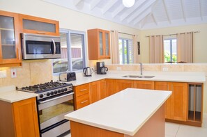 Private kitchen - Ocho Rios Villa at Coolshade (St. Ann's Bay)