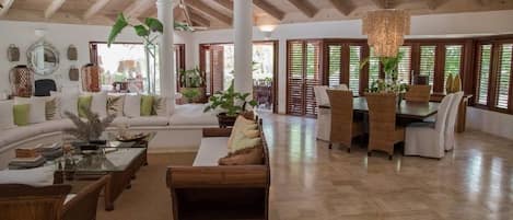 Villa, 5 chambres (4.5 Bathrooms) | Aire de séjour | Téléviseur à écran plat