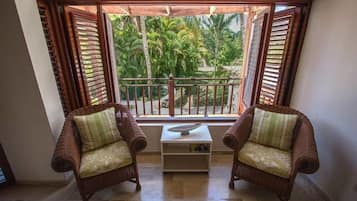 Vila, 5 quartos (4.5 Bathrooms) | Área de estar | TV de tela plana