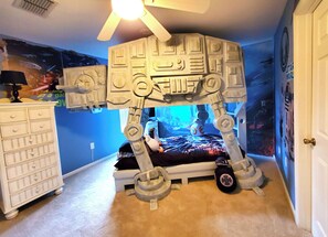 5 bedrooms, iron/ironing board, travel crib, WiFi - Enchanted Crystal Castle (Kissimmee)