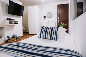 Apartment, 3 Bedrooms | Individually decorated, individually furnished, free WiFi, bed sheets - Espacio Unico con Piscina en Barranco (Lima)