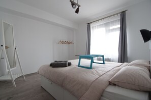 1 غرفة نوم وخزنة داخل الغرفة ومكواة/لوح كي وواي فاي