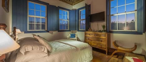 Double Room (Sede) | Blackout drapes, iron/ironing board, free WiFi, bed sheets