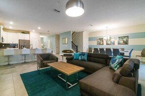 House | Living area | Flat-screen TV, DVD player - Cg8p-8835ilc (Davenport)