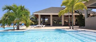 Coolshade Villa at Richmond